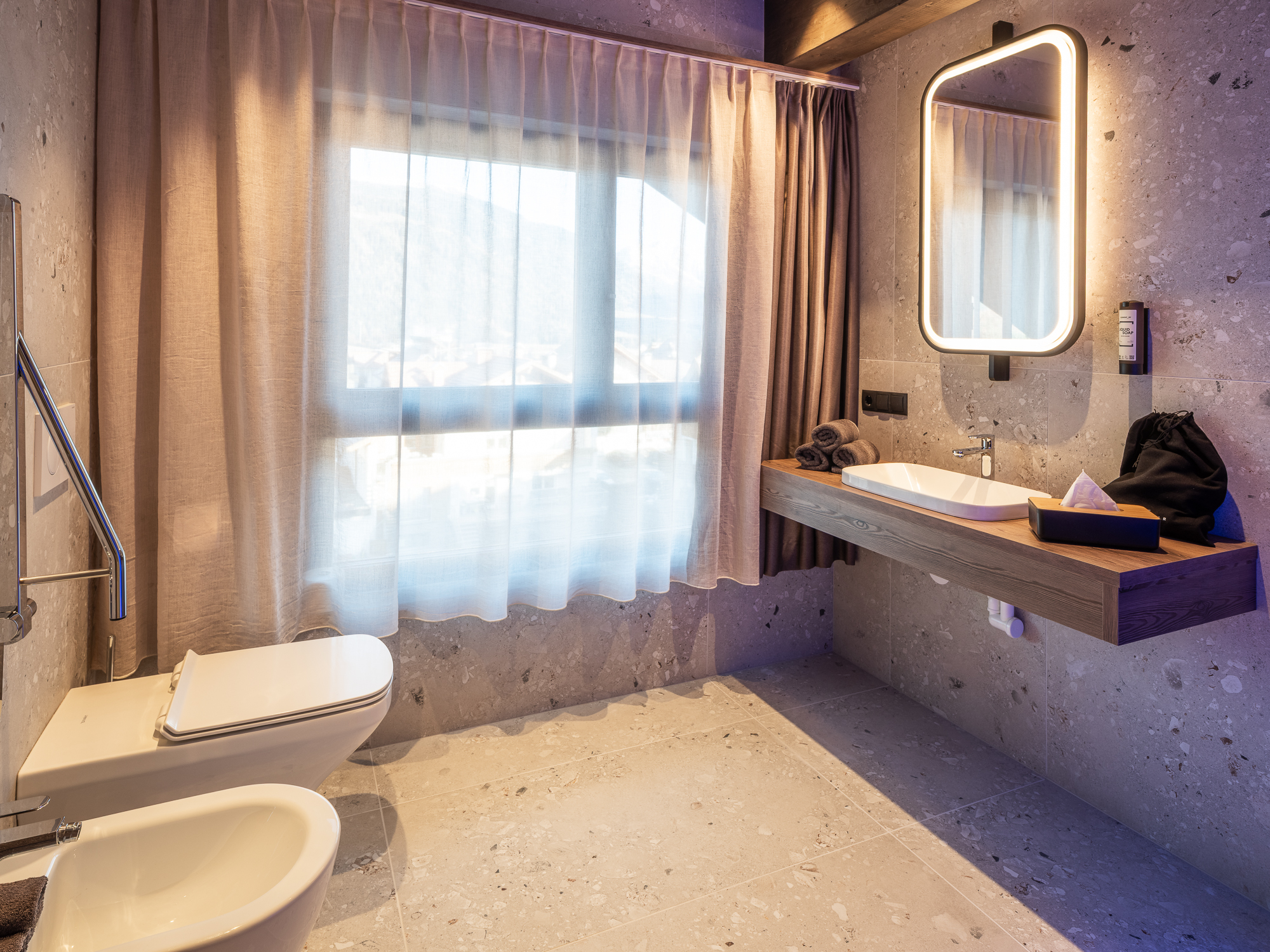 004 Coronessuites 2025 Web Silbersalz App11