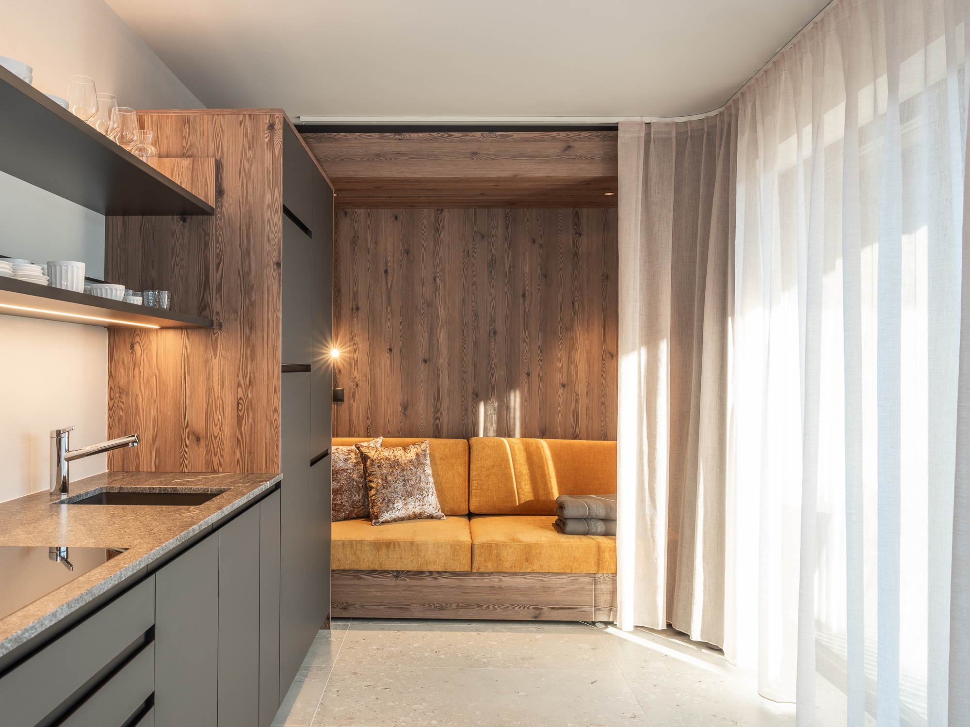 012 Coronessuites 2025 Web Silbersalz App11
