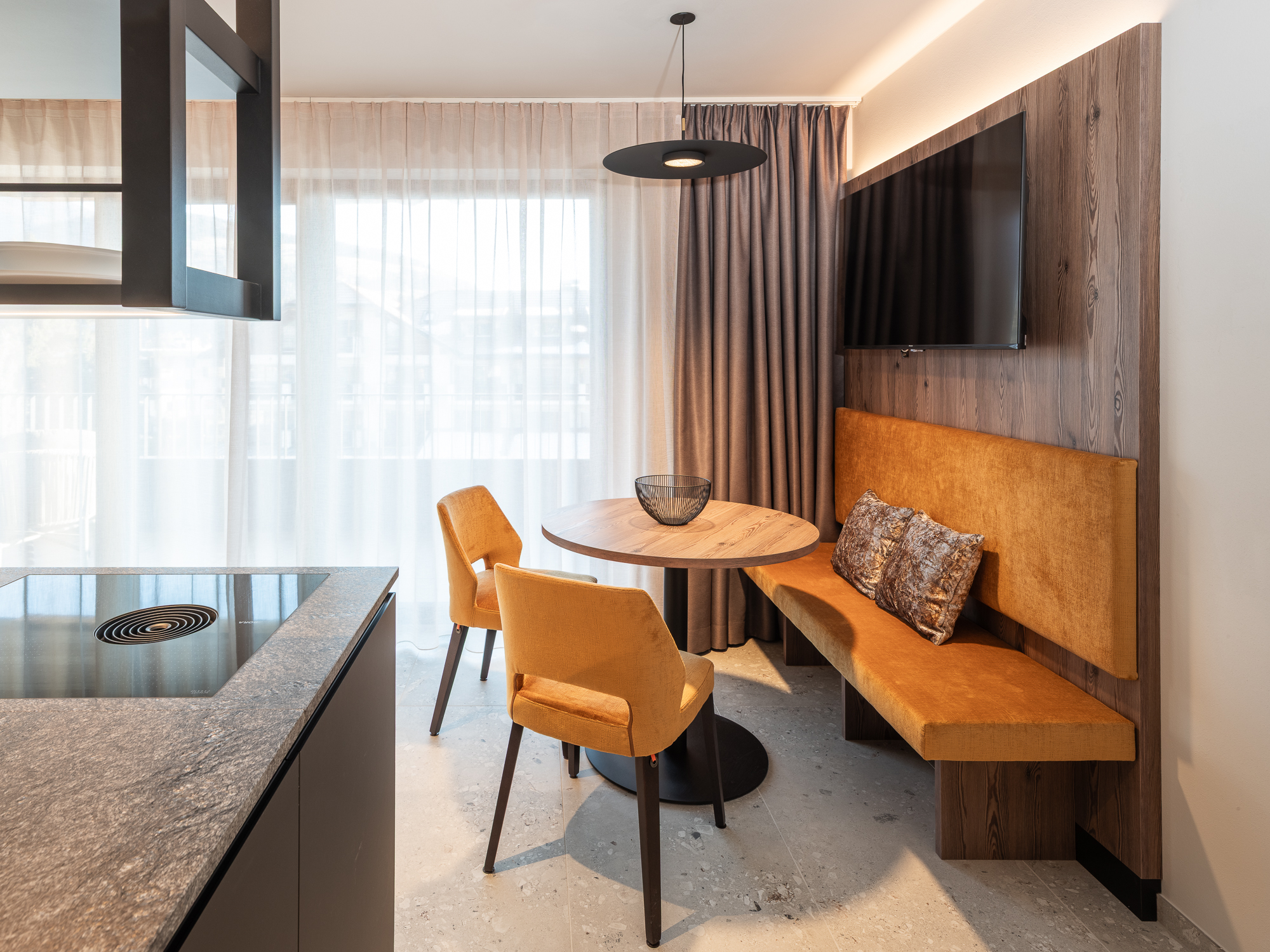 020 Coronessuites 2025 Web Silbersalz App11