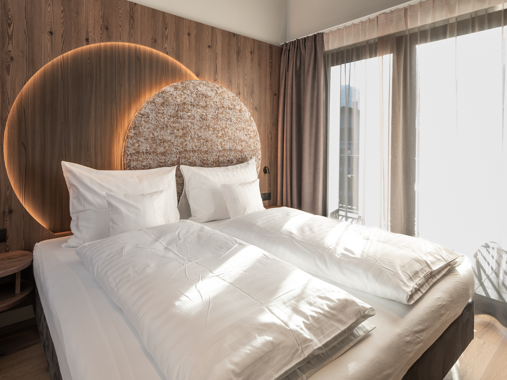 034 Coronessuites 2025 Web Silbersalz App10.