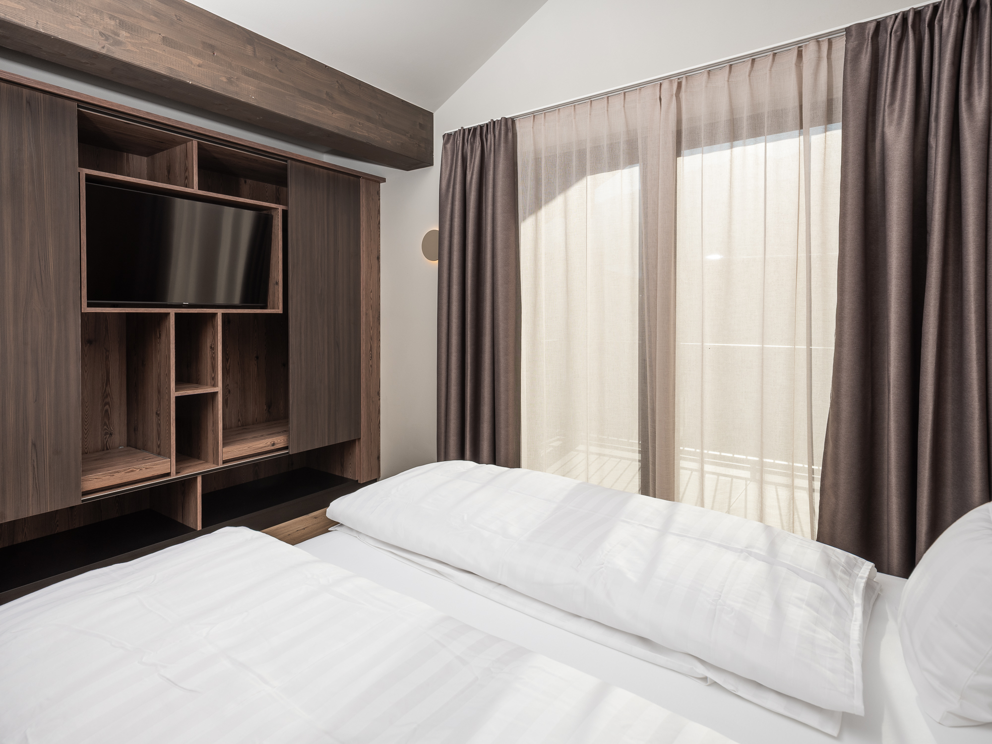 066 Coronessuites 2025 Web Silbersalz App12