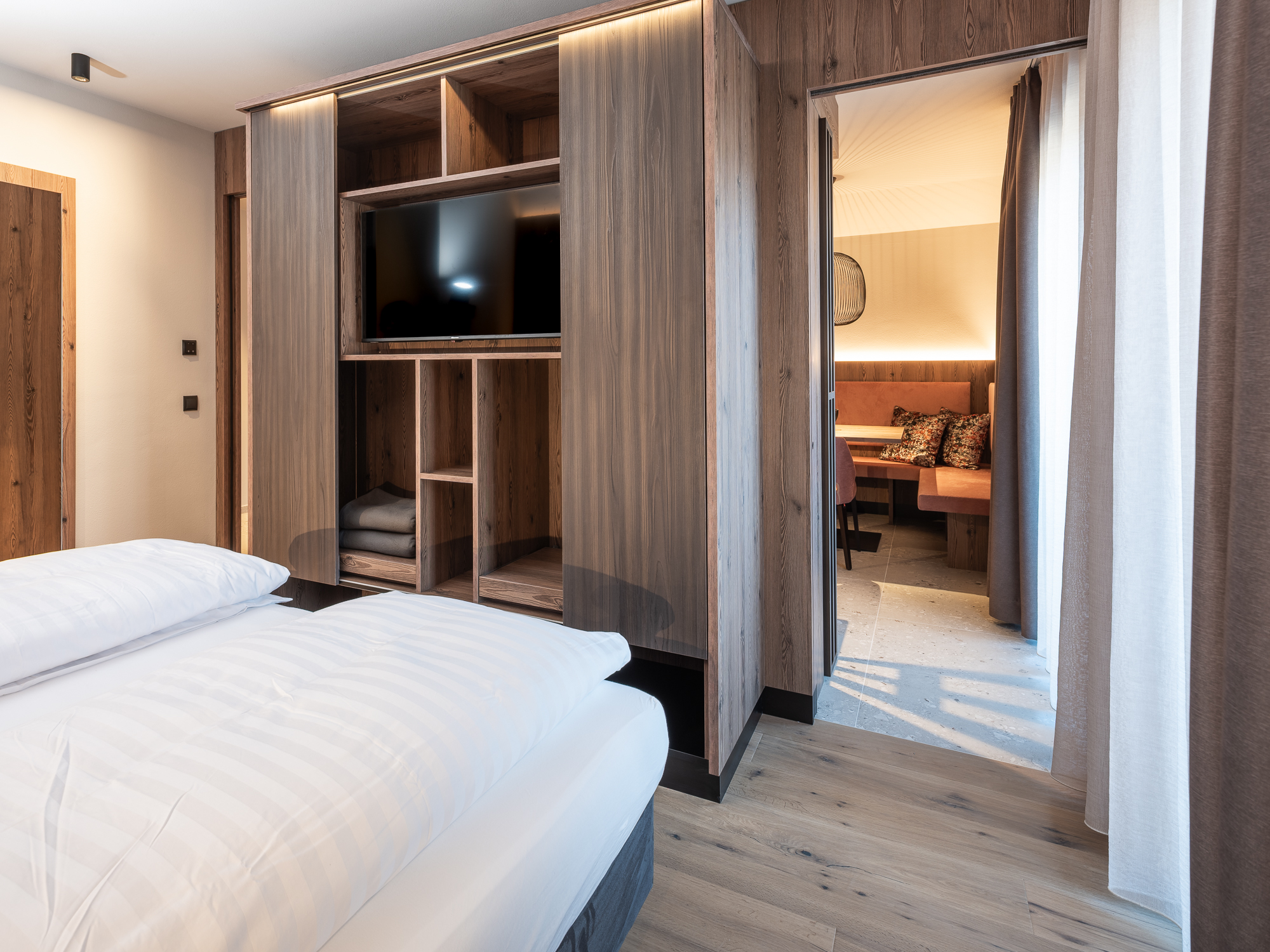 078 Coronessuites 2025 Web Silbersalz App05