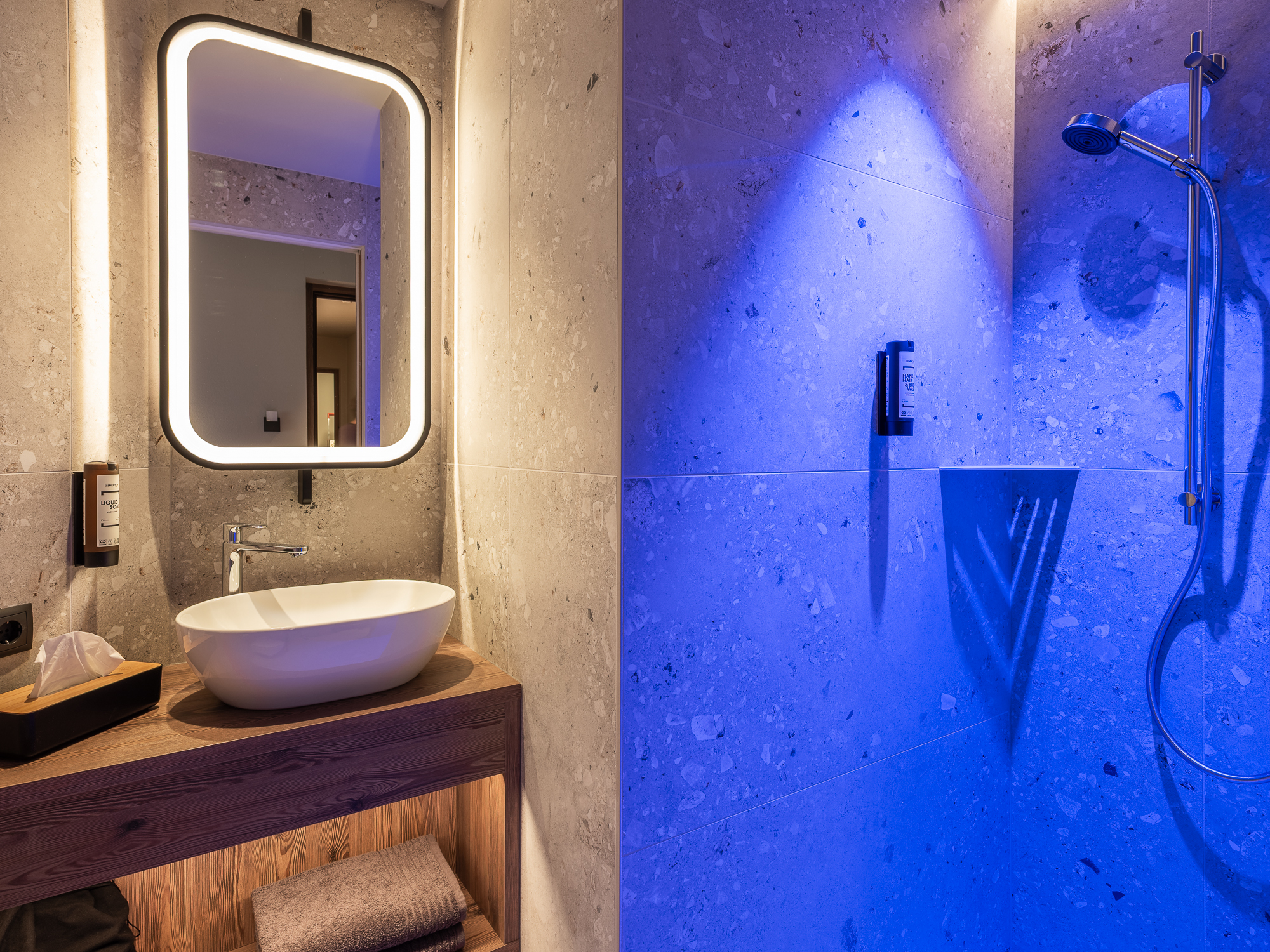 087 Coronessuites 2025 Web Silbersalz App06