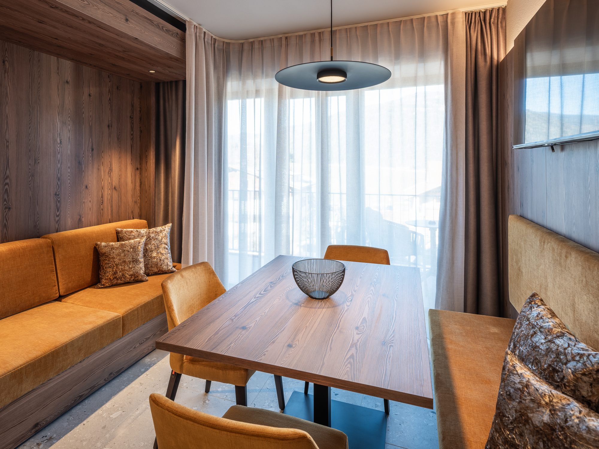 090 Coronessuites 2025 Web Silbersalz App06