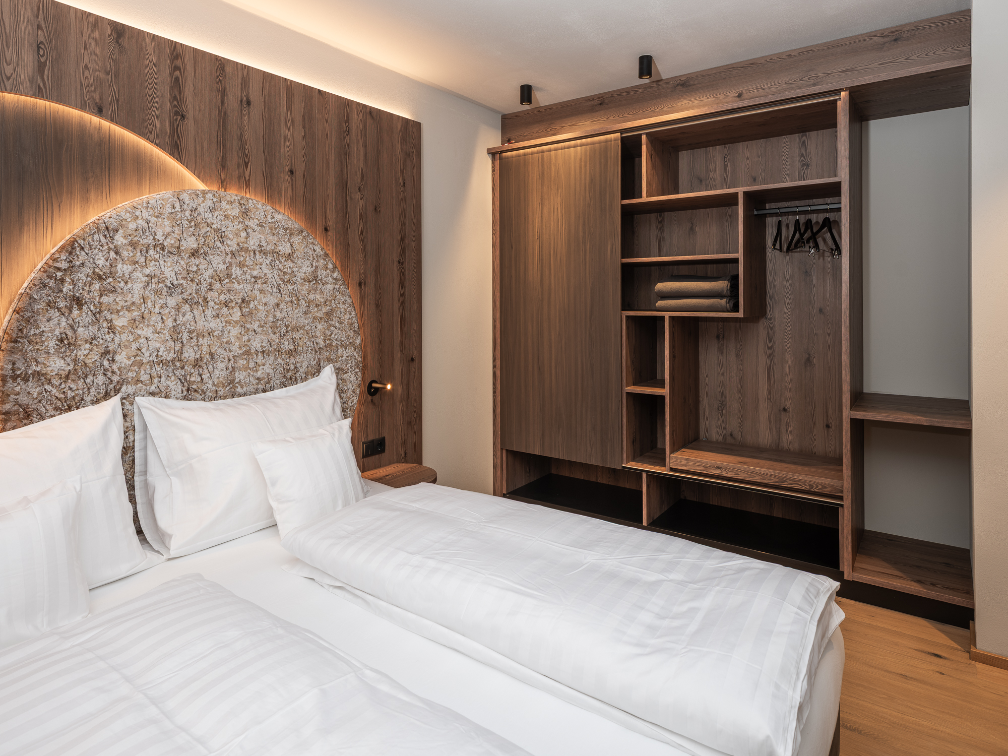 092 Coronessuites 2025 Web Silbersalz App06