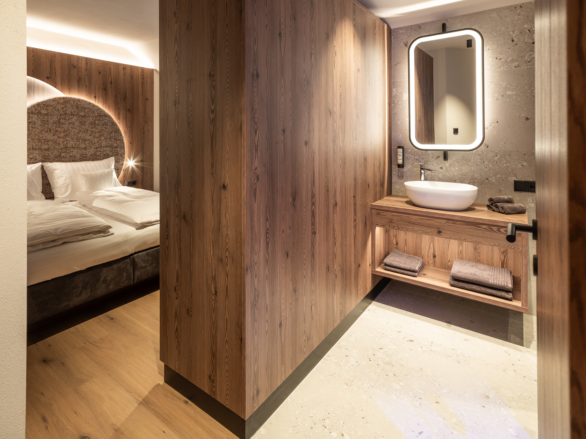 094 Coronessuites 2025 Web Silbersalz App06