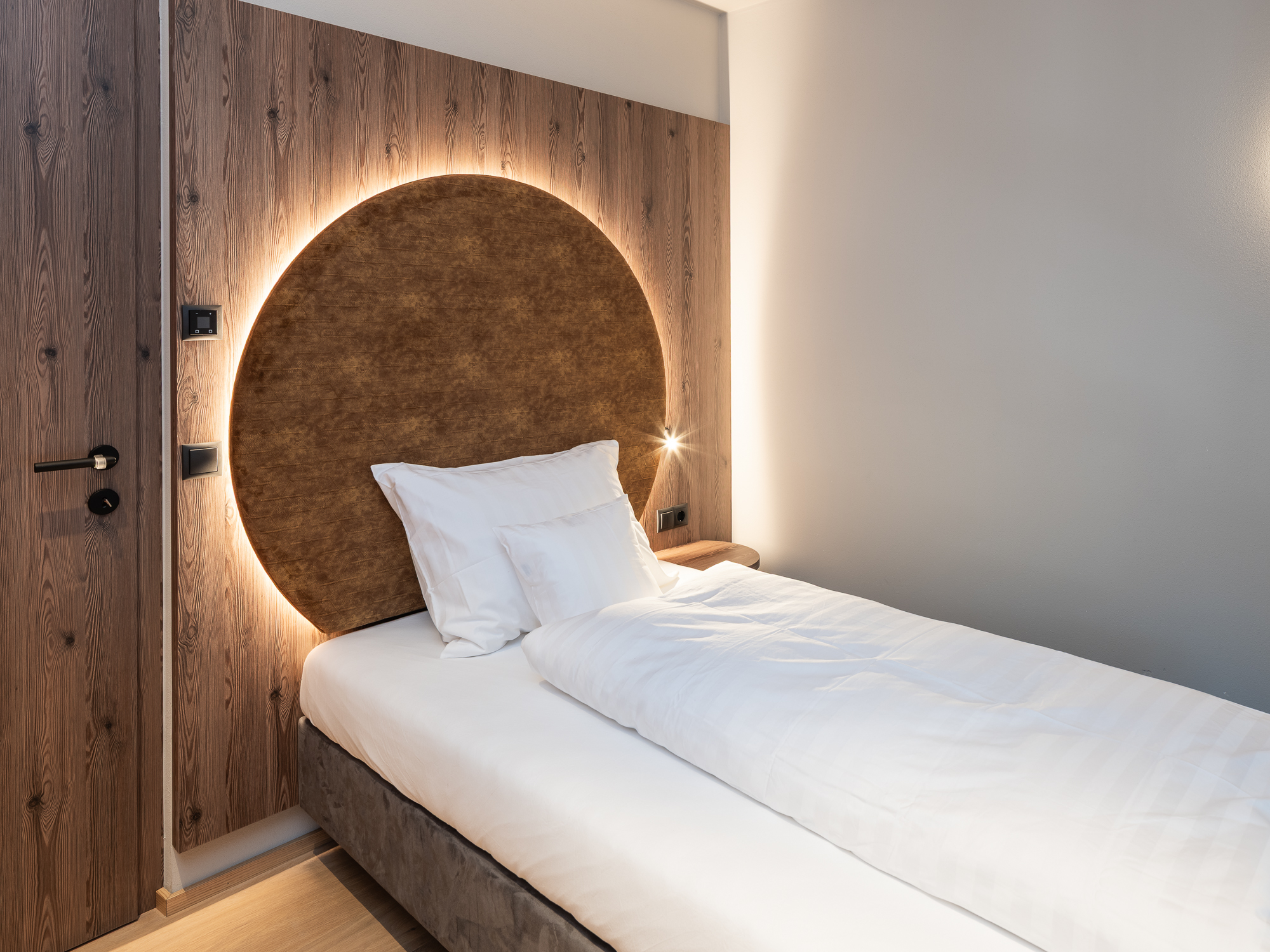 122 Coronessuites 2025 Web Silbersalz App09