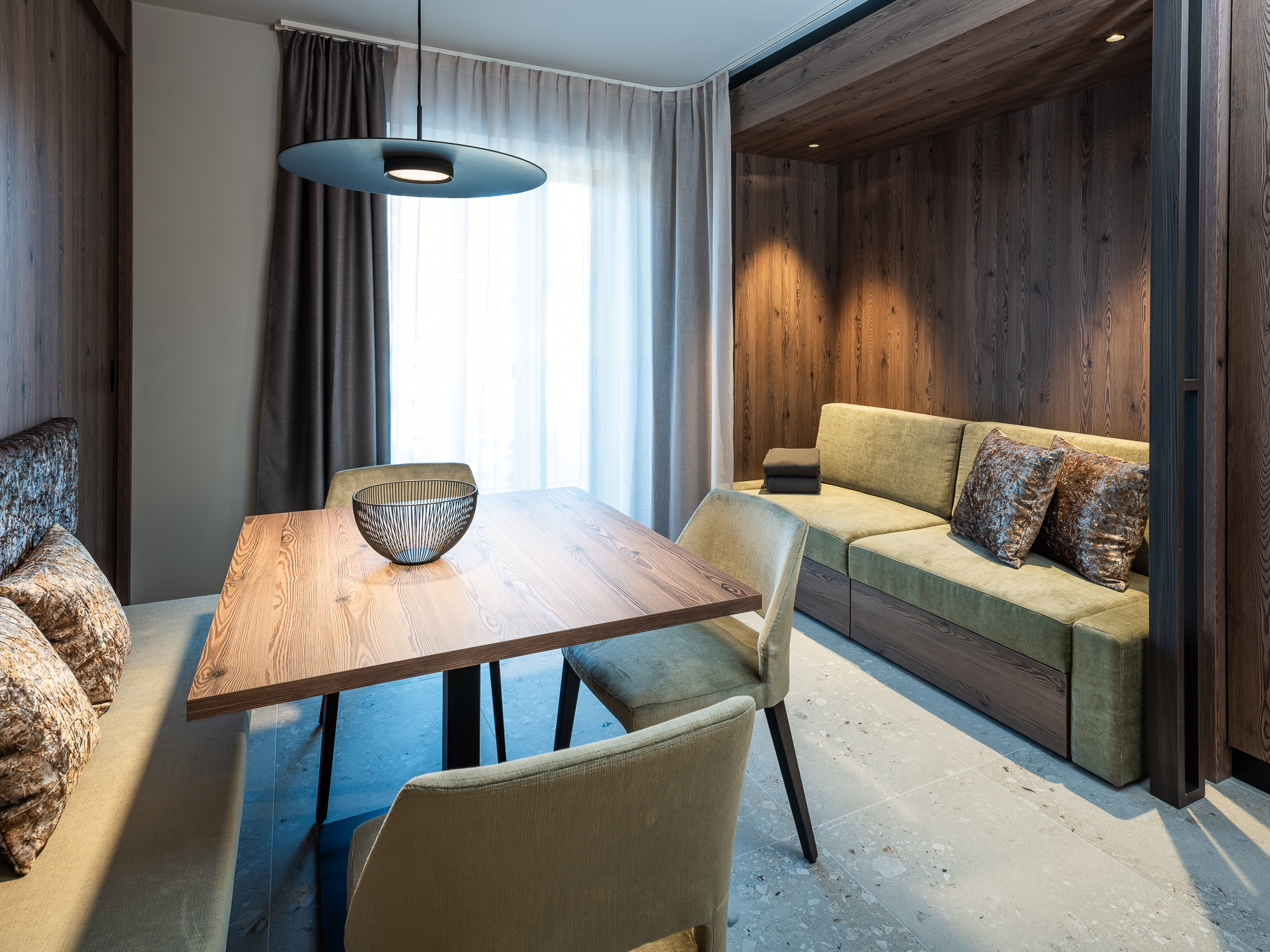 138 Coronessuites 2025 Web Silbersalz App03