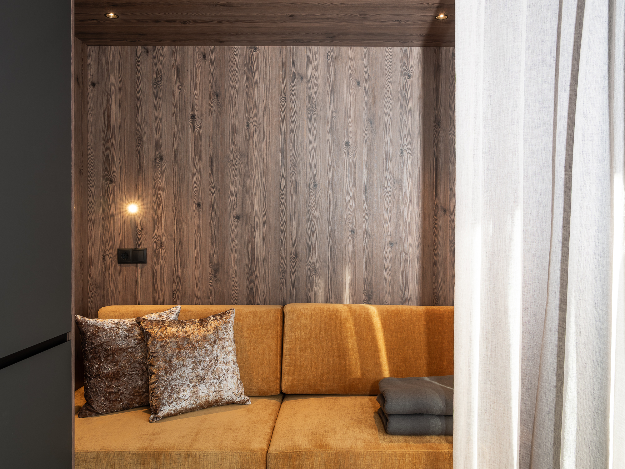 015 Coronessuites 2025 Web Silbersalz App11