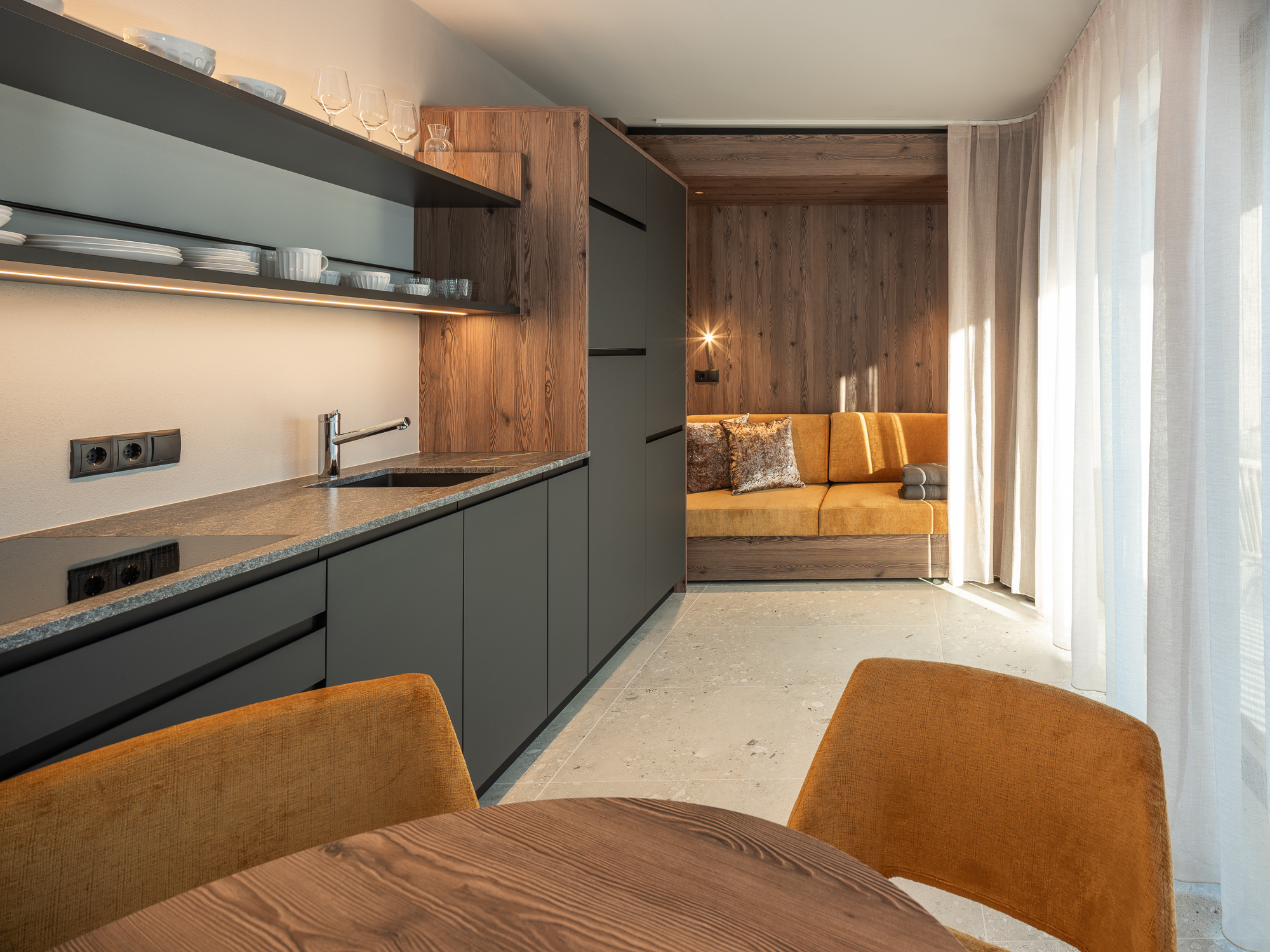 011 Coronessuites 2025 Web Silbersalz App11