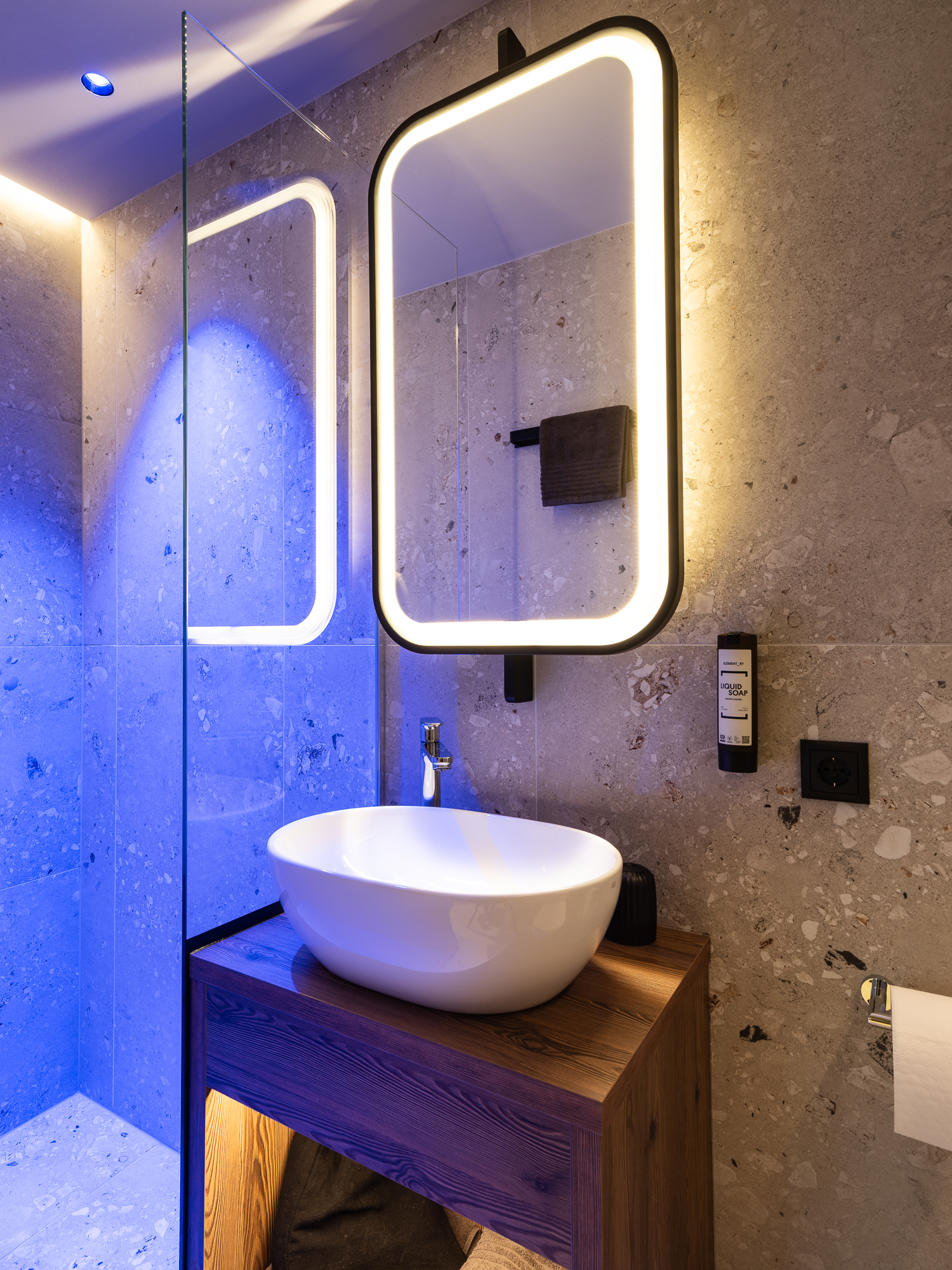 020 Coronessuites2026 Web Silbersalz