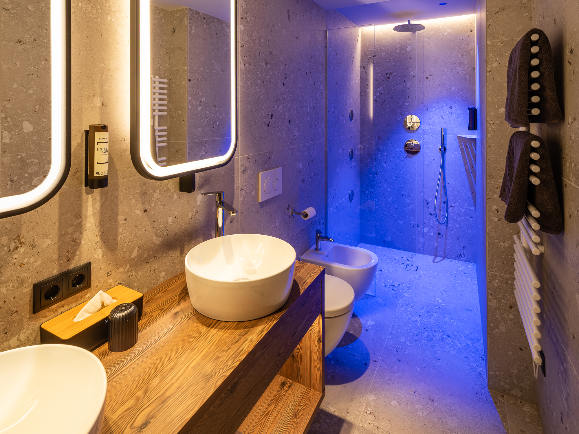 031 Coronessuites2026 Web Silbersalz
