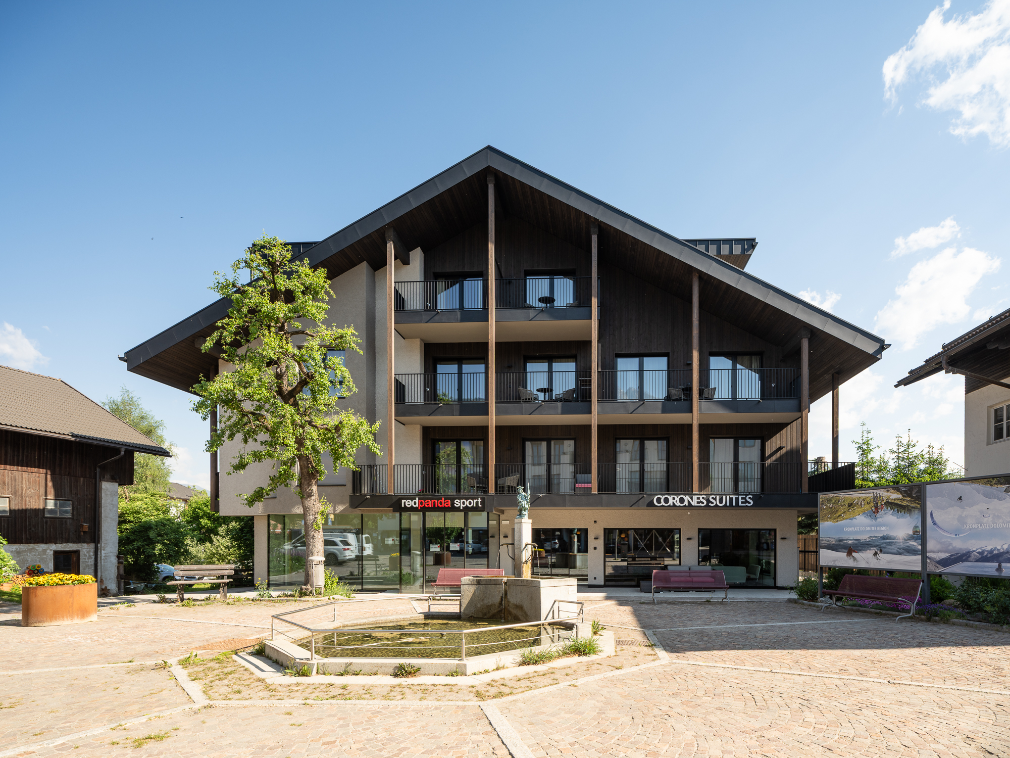 001 Coronessuites2026 Web Silbersalz